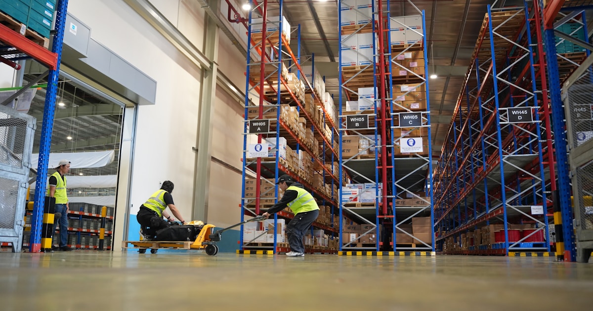 Питание для Логистических Центров: Ключ к Продуктивности