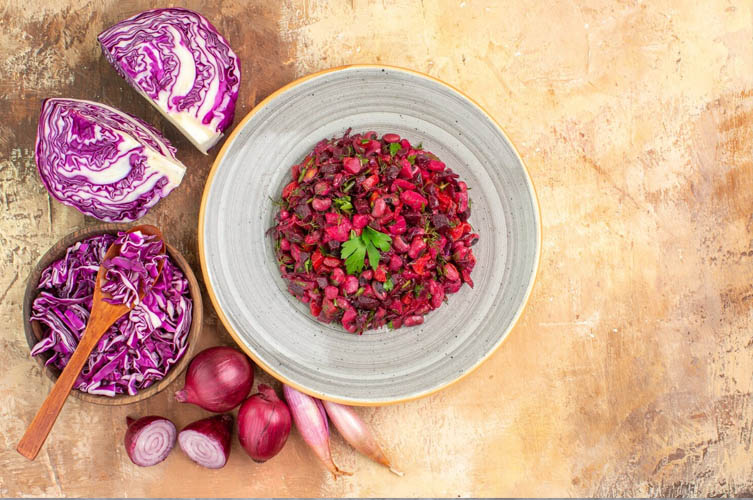 Салат свекла с грецким орехом и чесноком