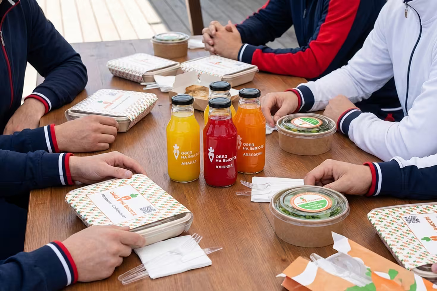 Команда за столом